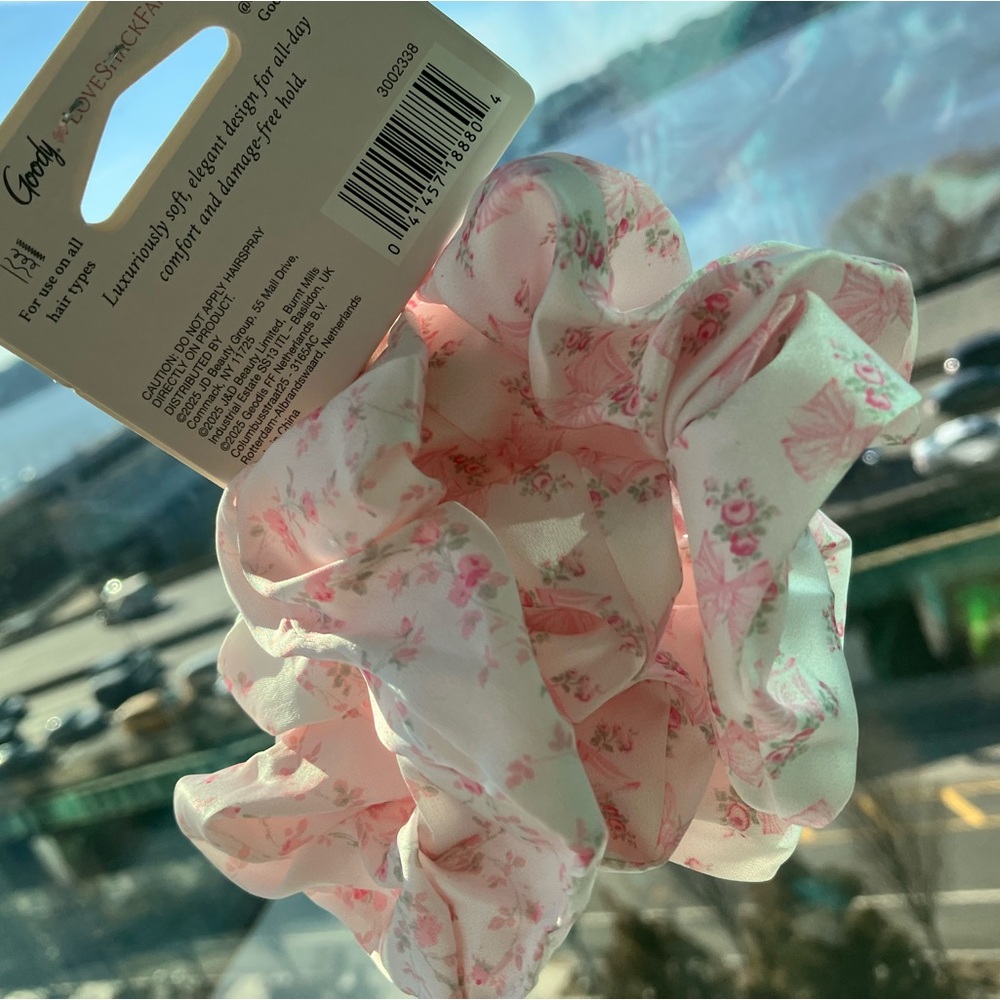 Love shack, fancy by goody large scrunchies